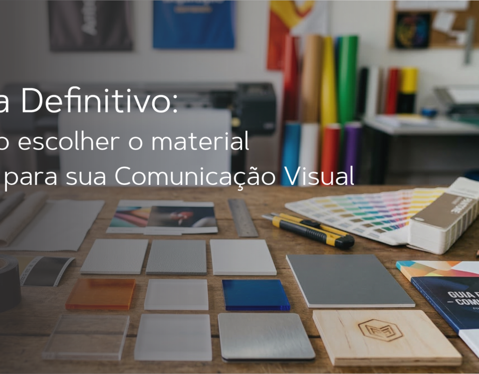 A escolha assertiva entre ACM, lona e acrílico define não apenas a estética da fachada, mas a longevidade da marca sob exposição climática e o impacto visual no ponto de venda.